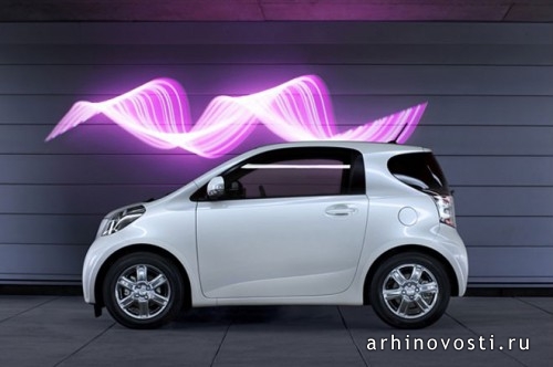 Тойота АйКью (Toyota IQ) стартует из Милана. Италия.