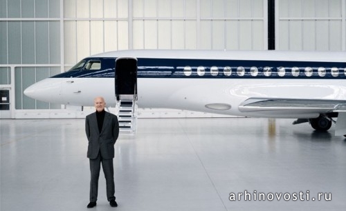 Норман Фостер (Norman Foster) сделал дизайн для самолета Фалькон (Falcon 7X) компании НетДжетс (NetJets).