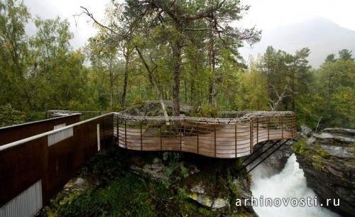 Йенсен и Шкодвин (Jensen & Skodvin), обзорная площадка в ущелье Гудбрандсьювет.