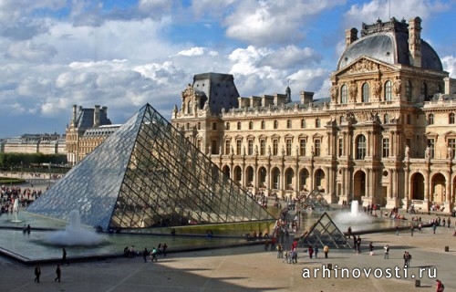 Лувр (Louvre).