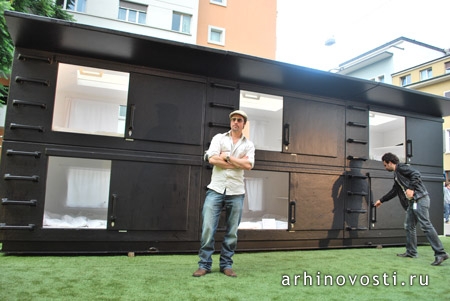 Мини отель (Mini Capsule Hotel), Ателье Ван Лишот (Atelier Van Lieshout).