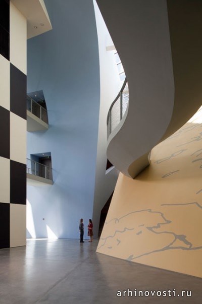 Музей Эрже (Herge), проект Ателье Кристиан де Портзампарк (Atelier Christian de Portzamparc). Лувен-ля-Нёв, Бельгия.