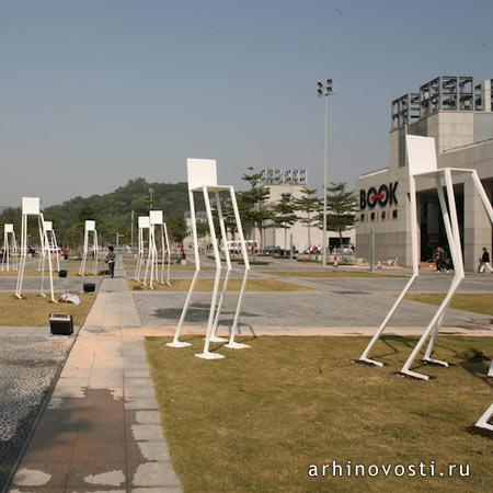 Гуляющие стулья (Walking Chairs), проект Соу Фуджимото (Sou Fujimoto).