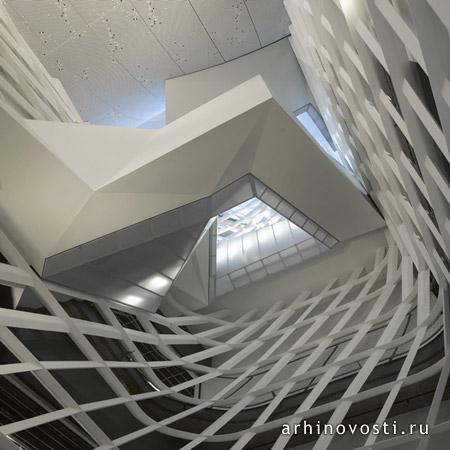 Учебное здание Союза Купера (The Cooper Union) в Нью-Йорке спроектировал Том Мэйн (Thom Mayne) из бюро Морфозис (Morphosis).