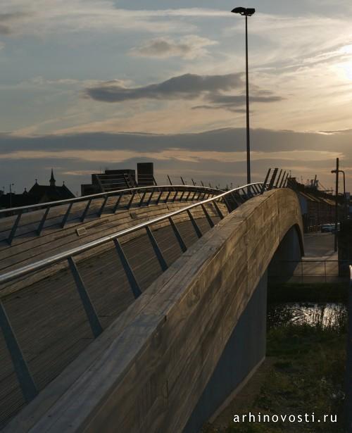 Пешеходный мост Pennington Road Footbridge от Softroom. Ливерпуль, Великобритания.