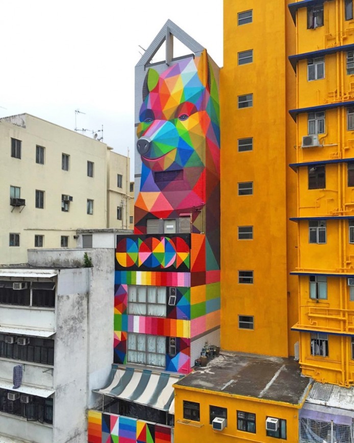 Дом с «Похитителем радуги» от Okuda San Miguel, Гонконг, Китай.