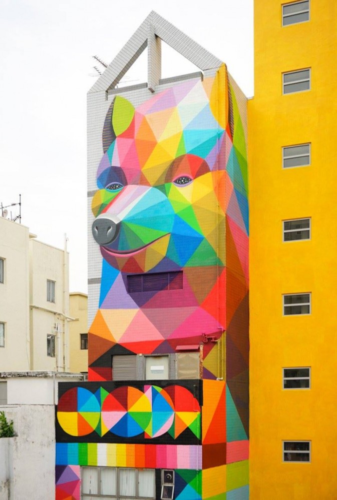 Дом с «Похитителем радуги» от Okuda San Miguel, Гонконг, Китай.